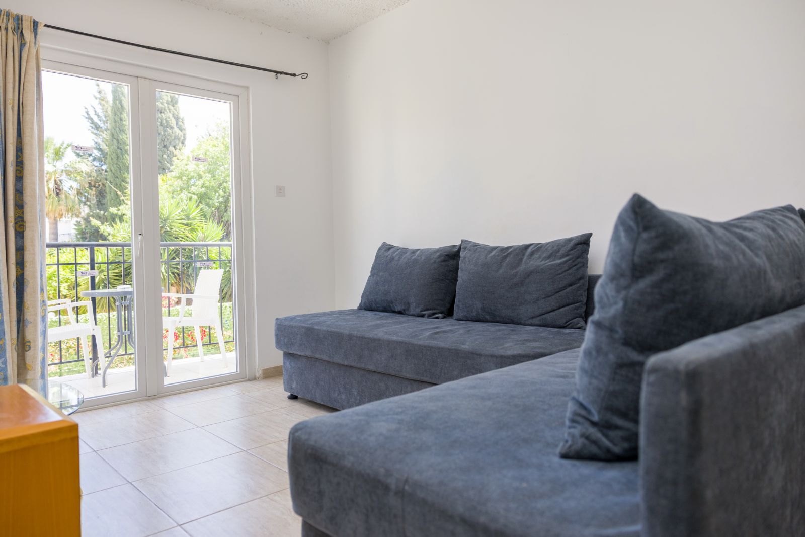 paphos hotel apartment salon