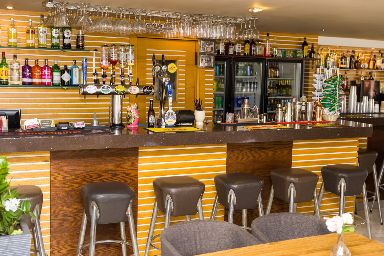 Alecos apartments bar