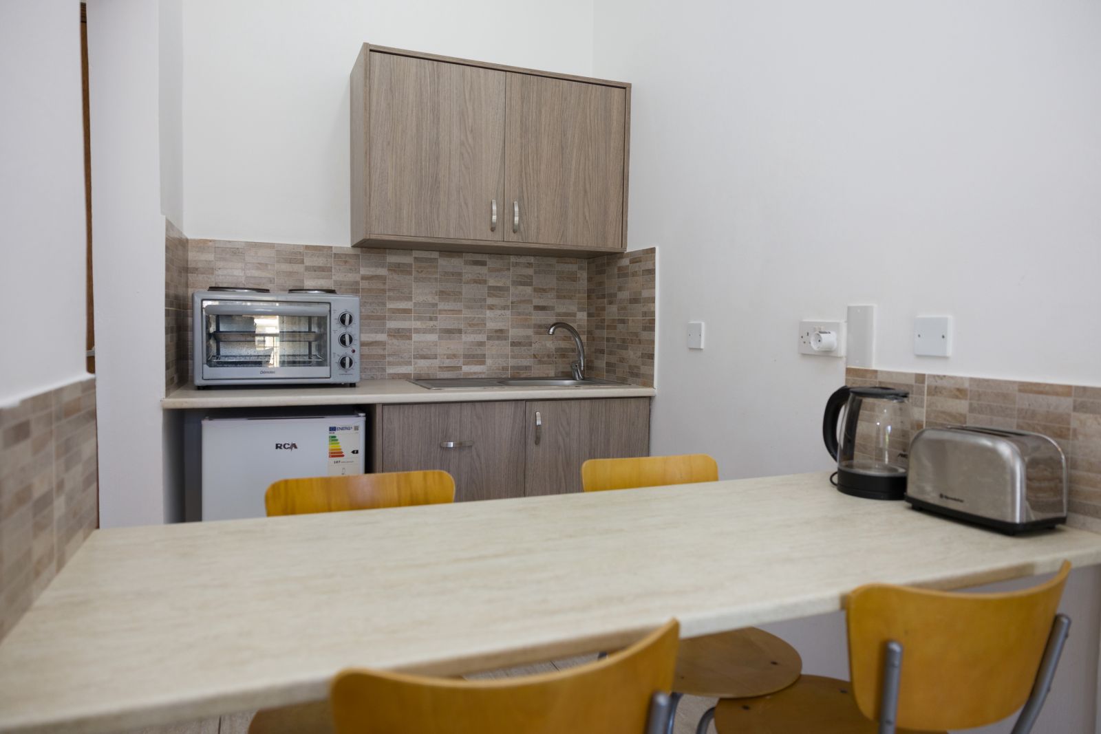 one bedroom apartment kitchen